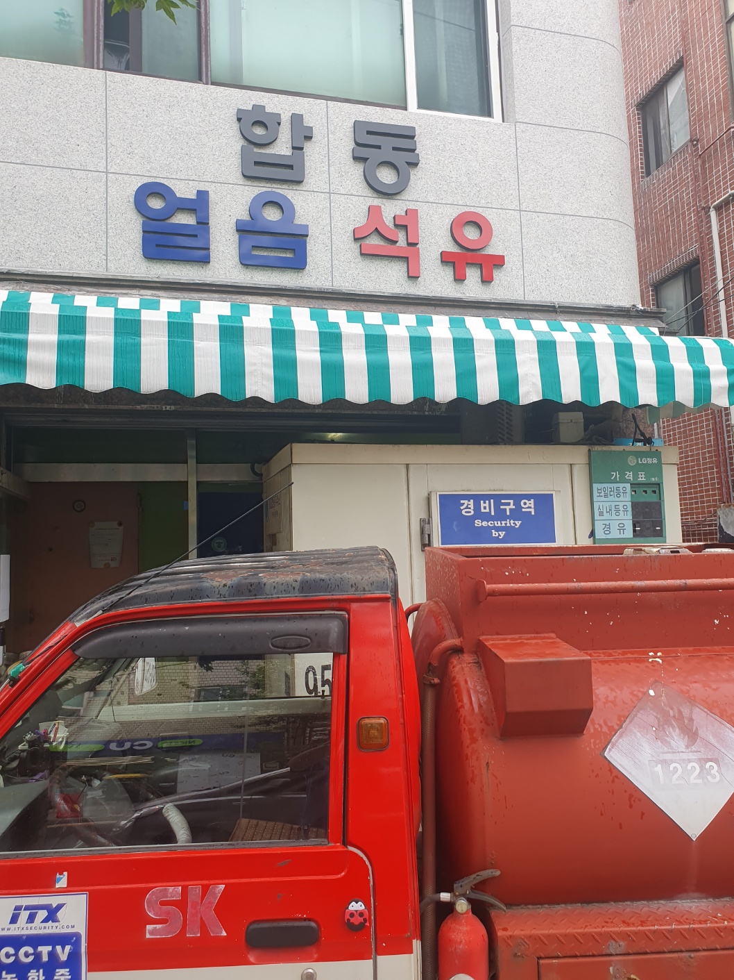 2000769928_SGDxYRbi_651888b4d6db18666bf289698c5e318996ae580e.jpg 이미지크게보기